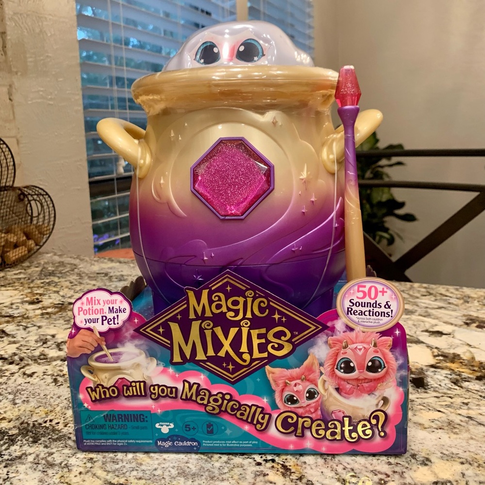 Magic Mixies Magical Misting Cauldron with Interactive Pink Plush Toy Pink
